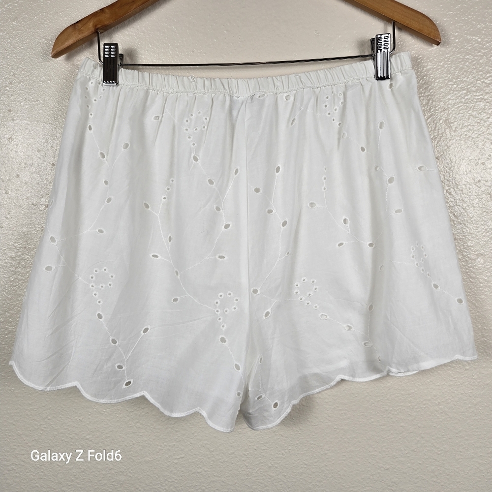 A‎ New Day White Eyelet Embroidered Cotton Shorts Scallop Hem Women’s M NWT - Picture 2 of 6